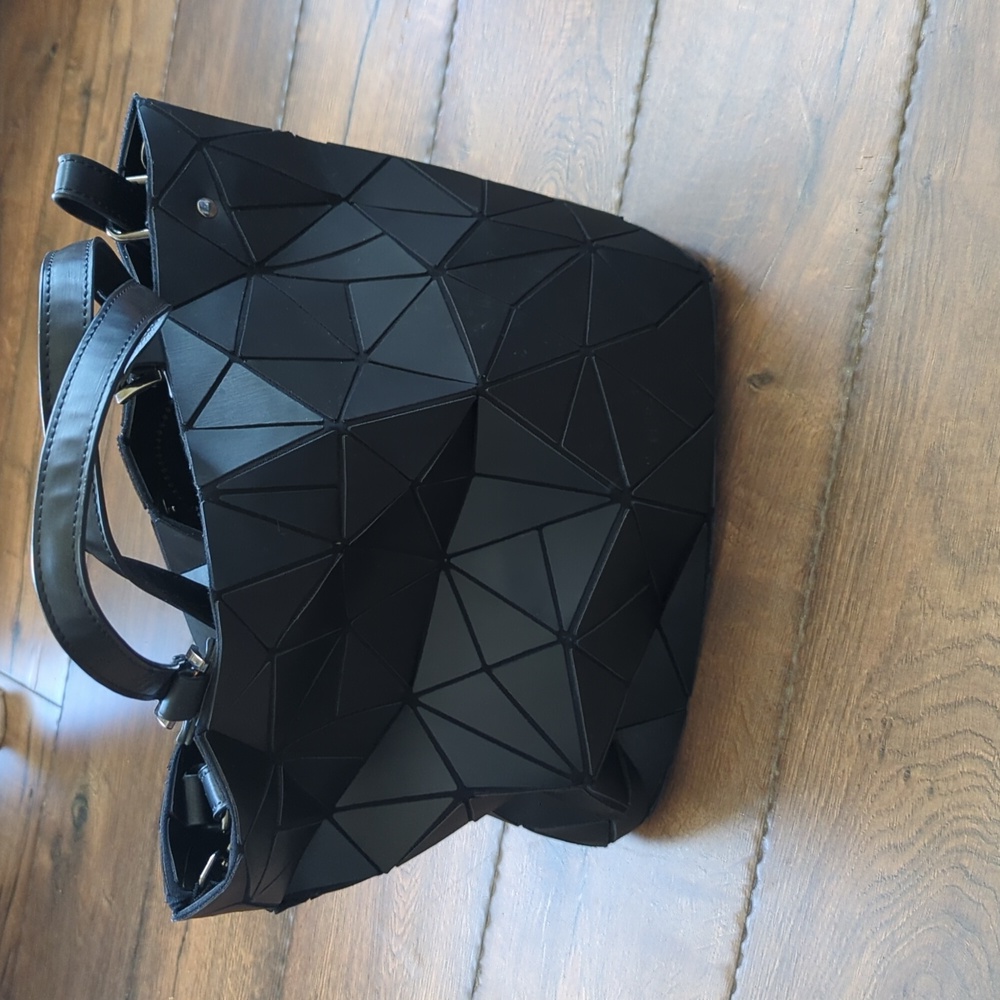Blk Amazon geometric Crossbody purse